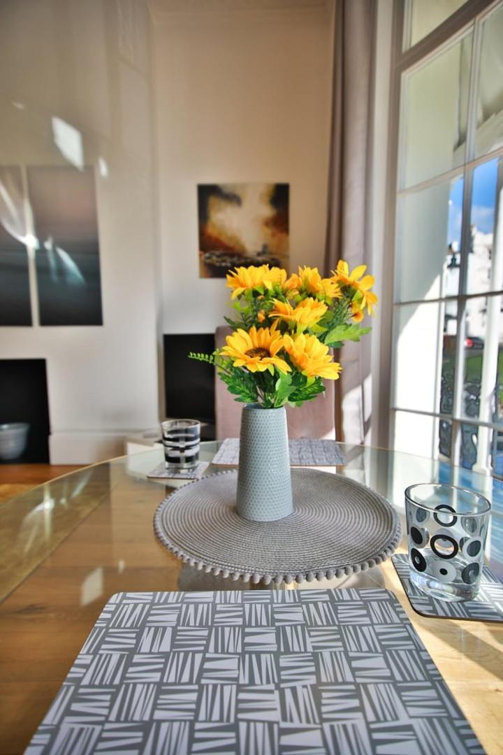 40B Wellington Suites Хейстингс Екстериор снимка